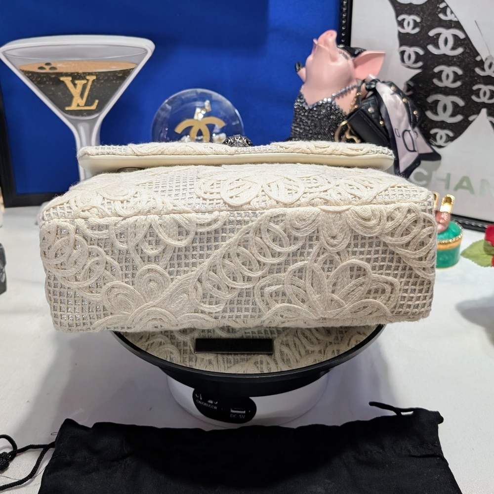 Kurt Geiger Md Kensington With Cream Embroidered Lace Exterior W/ Braided Handle - Picture 15 of 16